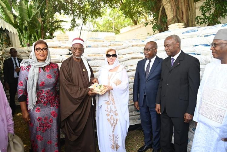Côte d’Ivoire : Ramadan 2026 / La Première Dame, Madame Dominique Ouattara fait des dons d’une valeur de 130 millions FCFA à la communauté musulmane